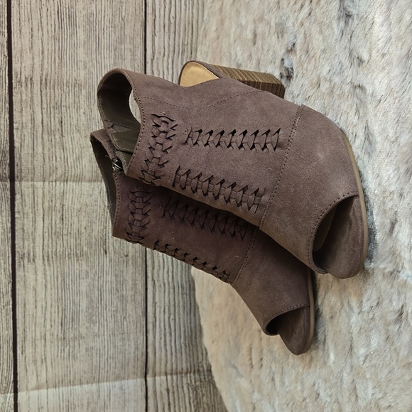 Sonoma Brown Heeled Shoes, Women's Size 7, Great Condition - Picture 1 of 10